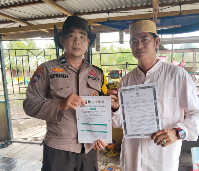 Antisipasi Karhutla di Lahan Gambut, Bhabinkamtibmas Sosialisasikan Maklumat Larangan Membakar Lahan di Desa Makmur Jaya